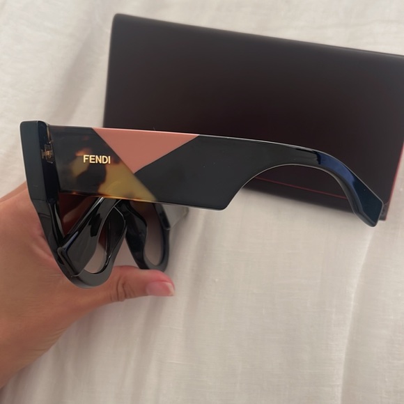 Authentic Fendi Sunglasses - Picture 4 of 5